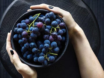 How long do Grapes last in the fridge?