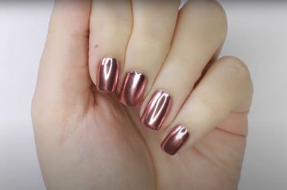 chrome-look-nail-polish